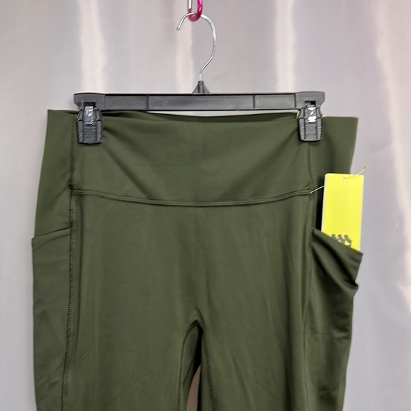 All in motion, high rise, leggings. 1301 - Picture 2 of 10